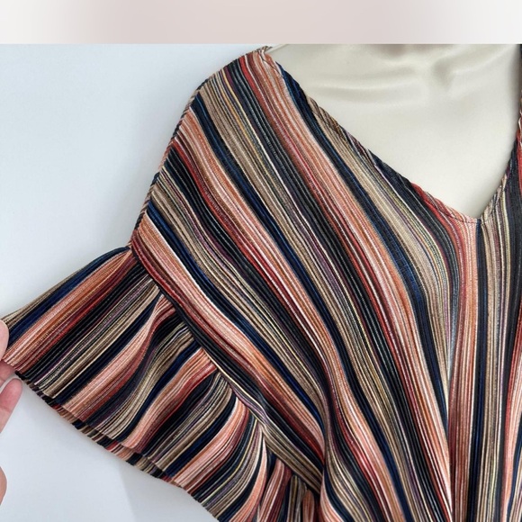 Stunning Anthropologie shimmery thread ruffle top - Picture 3 of 6